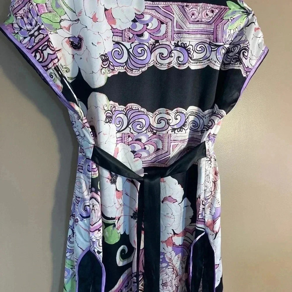 Bebe floral silk bamboo ring deep  v neck too - Picture 9 of 9